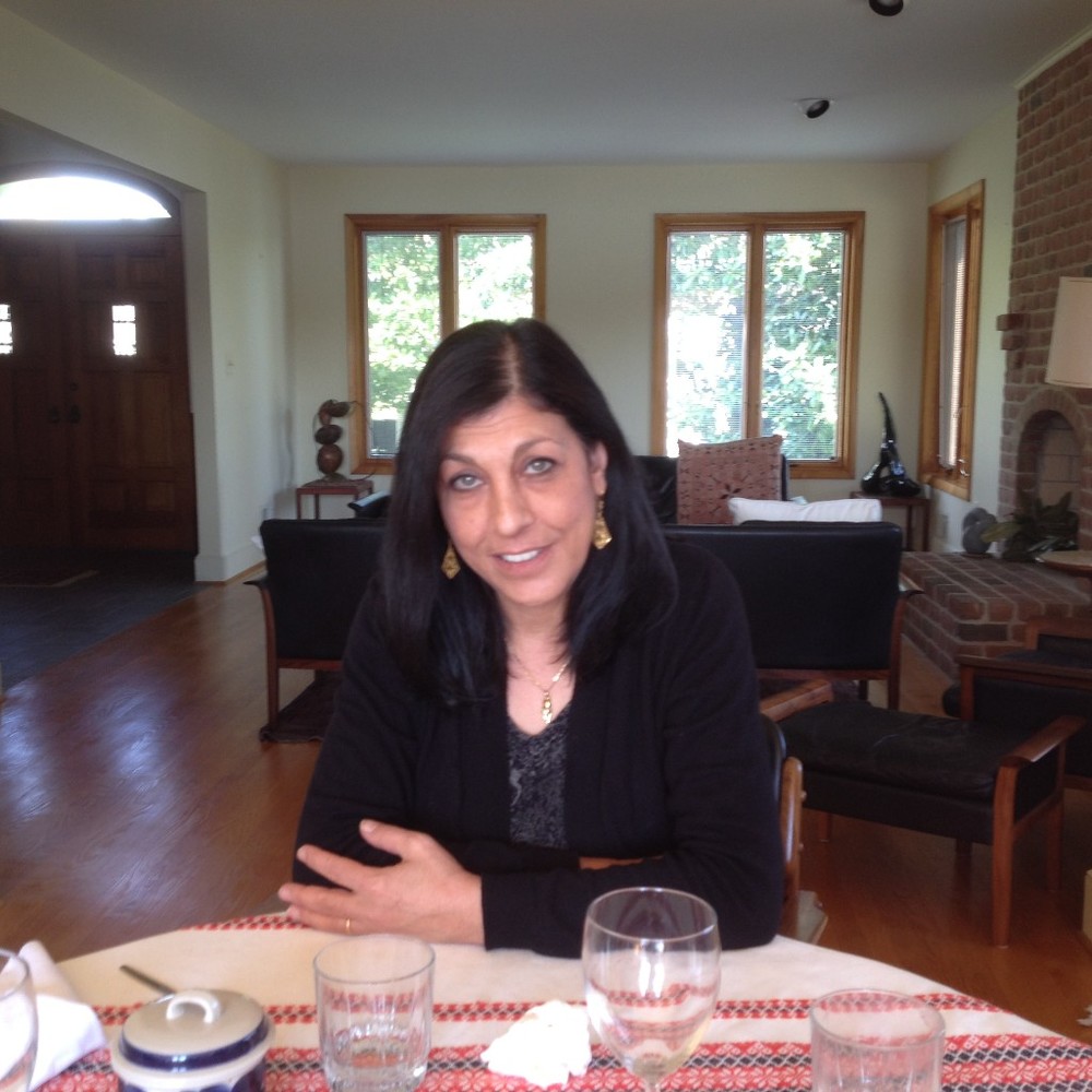 Meet your Posher, Dina